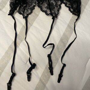 Chic Black Lace Garter Belt size medium beautiful and sexy